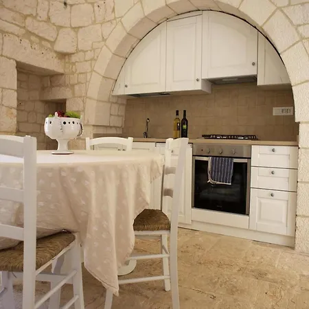 Charming Trullo In Cisternino